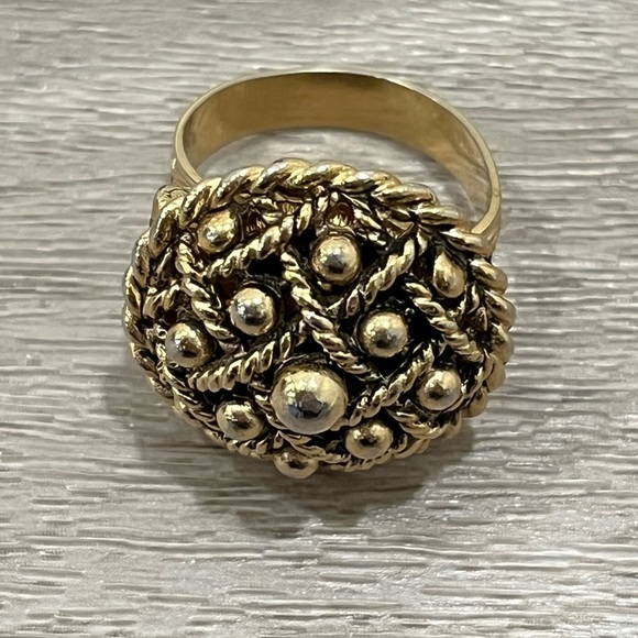 Vintage Solid Compact Ring Signed Vanda Gold Tone Adjustable Poison Snuff Ring - Picture 1 of 4